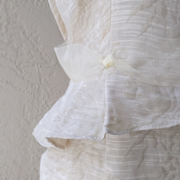 Elegant Cream & Gold Cocktail Dress - Picture 4 of 9